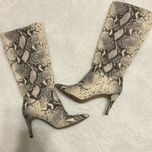 Sexy snakeskin Steve Madden heels excellent condition. Size 7